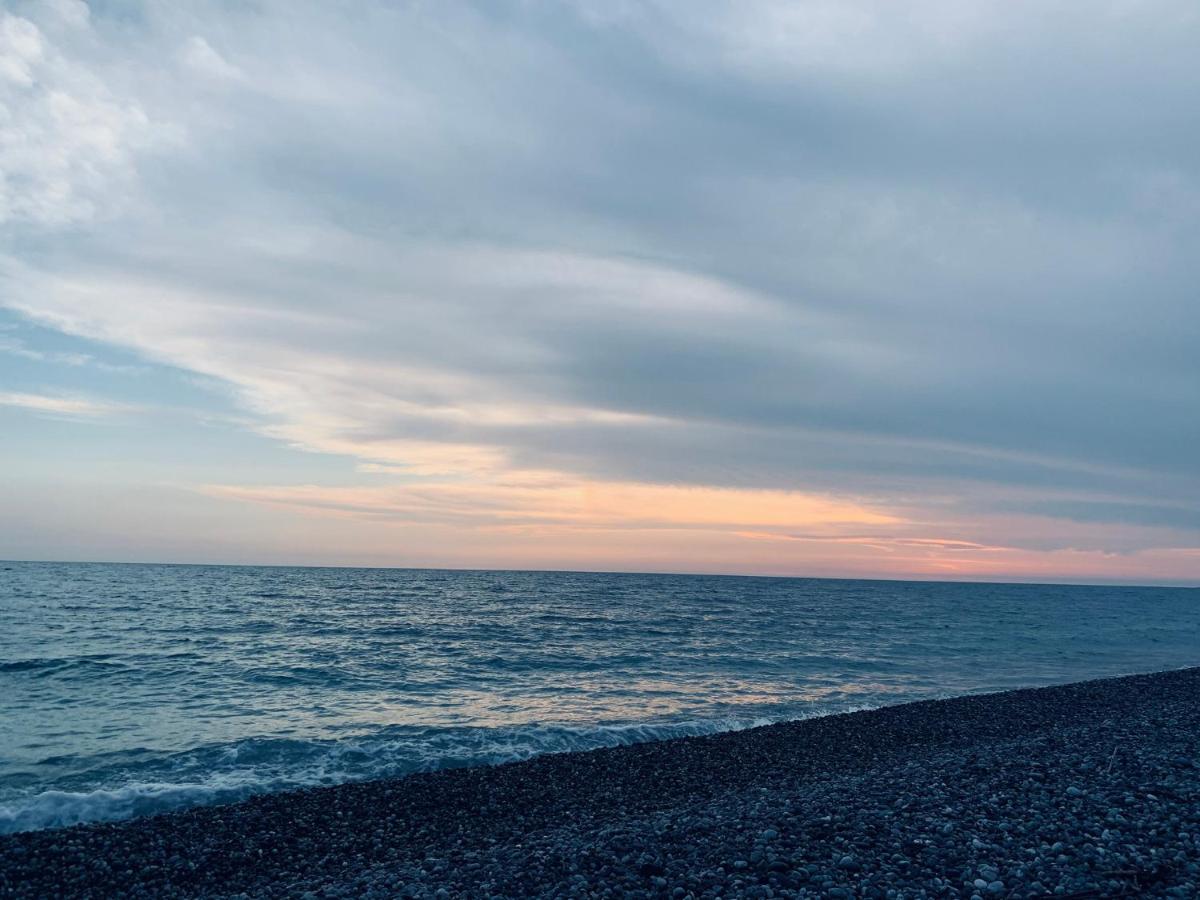 Акватика Hotell Pizunda Eksteriør bilde